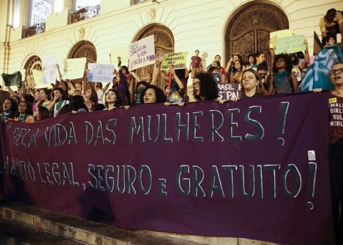 O aborto, o papa e a “bolsa estupro”